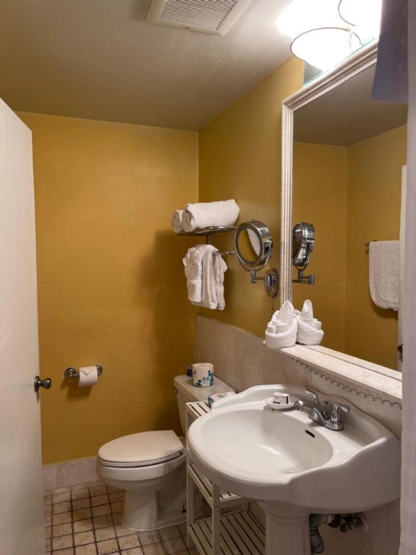 Monterey Bay Lodge image 11